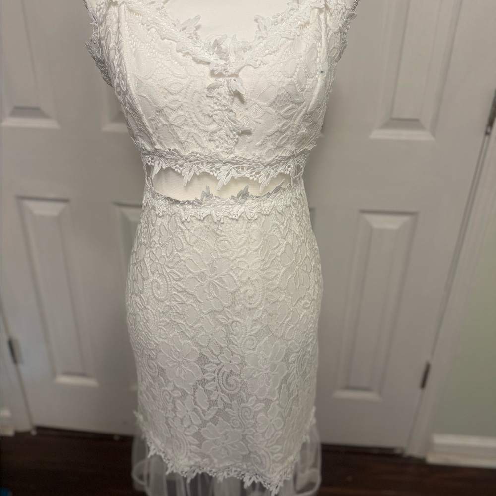 Elegant White Lace Midi Dress with Waist Cutout